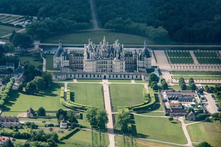 From Paris: Loire Valley Castles Day Trip With Wine Tasting - The Blois lunch break near Square Louis XII