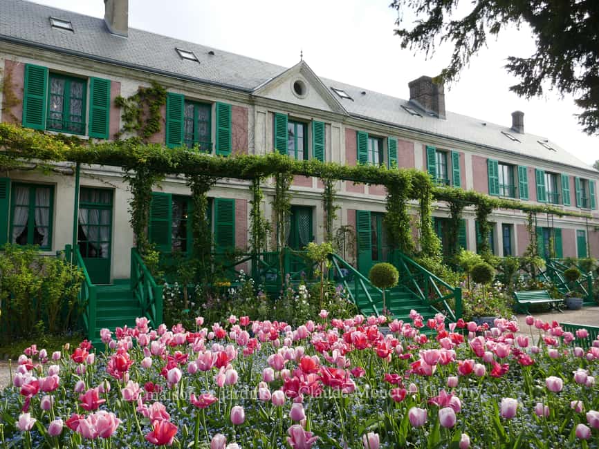 From Paris:McArthurGlen Center & Monet's Giverny House Visit - Meeting in Paris: find the right spot and aim to be early