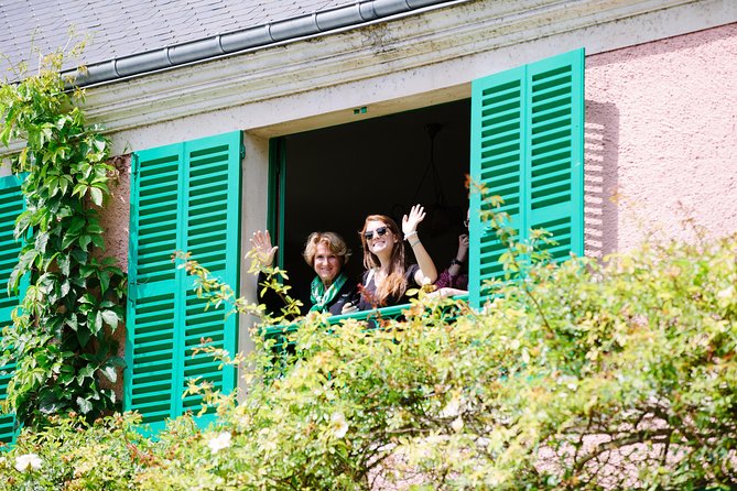 From Paris: Monet Gardens & Giverny Bike Tour with Picnic Stop - Fondations, house, and gardens: how to use your time wisely