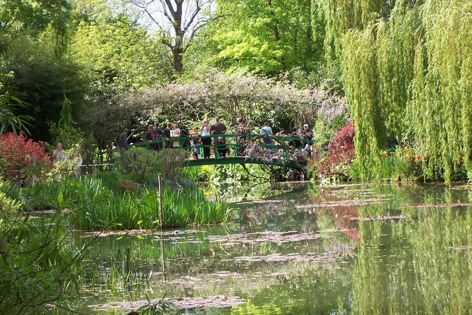 From Paris: Monet Gardens & Giverny Bike Tour with Picnic Stop - Meeting in Paris and getting to Vernon without stress