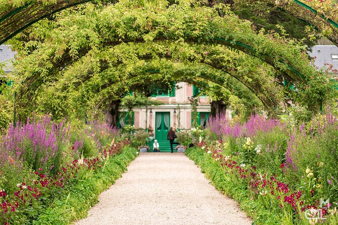 From Paris, Monet’s Enchanted Giverny Tour in very small group - Price and value: what you’re paying for (and what you’re not)
