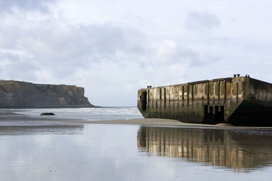 From Paris: Normandy D-Day Beaches Day Trip - The guides: why the storytelling is the main value