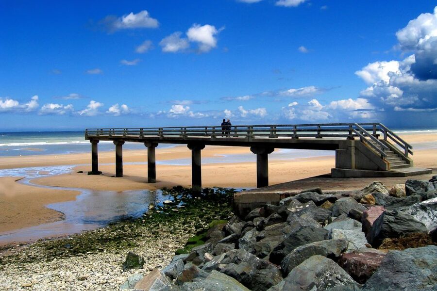 From Paris: Normandy Landing Beaches D-Day Tour by Minibus - Omaha Beach: the landing site that refuses to feel simple