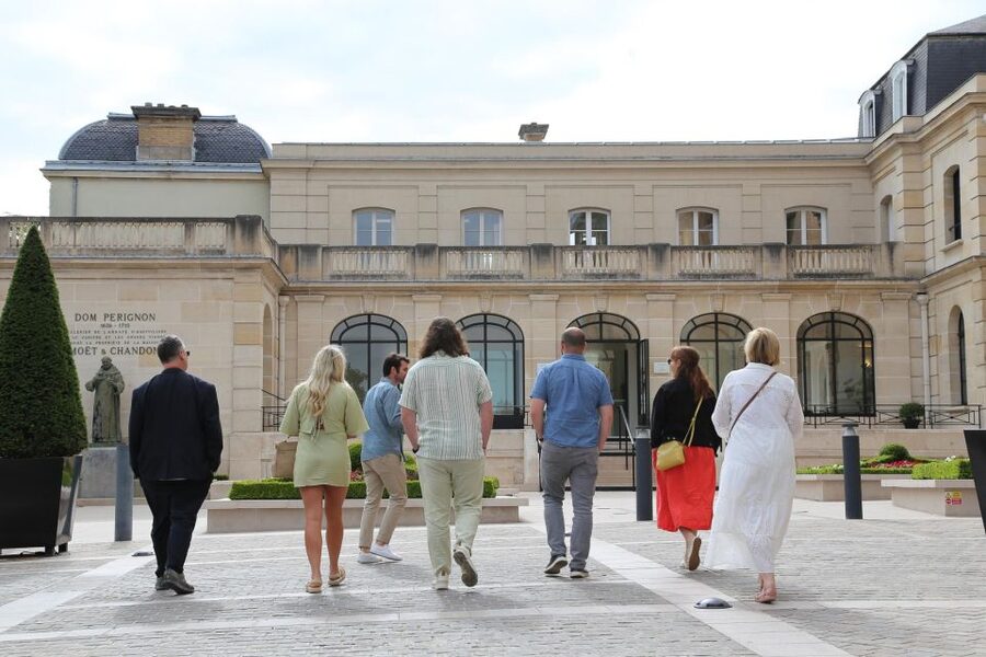 From Paris: Prestige Champagne Tour and Tastings - How this 11-hour Champagne rhythm works from Paris