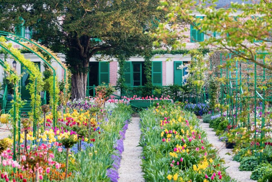 From Paris: Private Day Trip to Giverny and Auvers sur Oise - From Paris in a Luxury Vehicle: Your Smooth 9-Hour Schedule