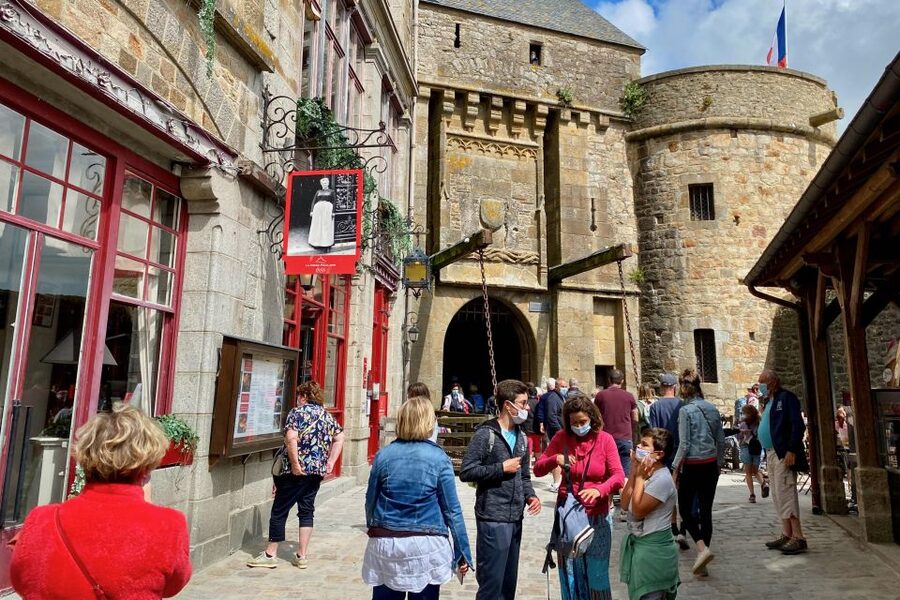 From Paris: Private Mont Saint-Michel & Normandy D-Day Tour - Should you book this Mont Saint-Michel and D-Day private tour?