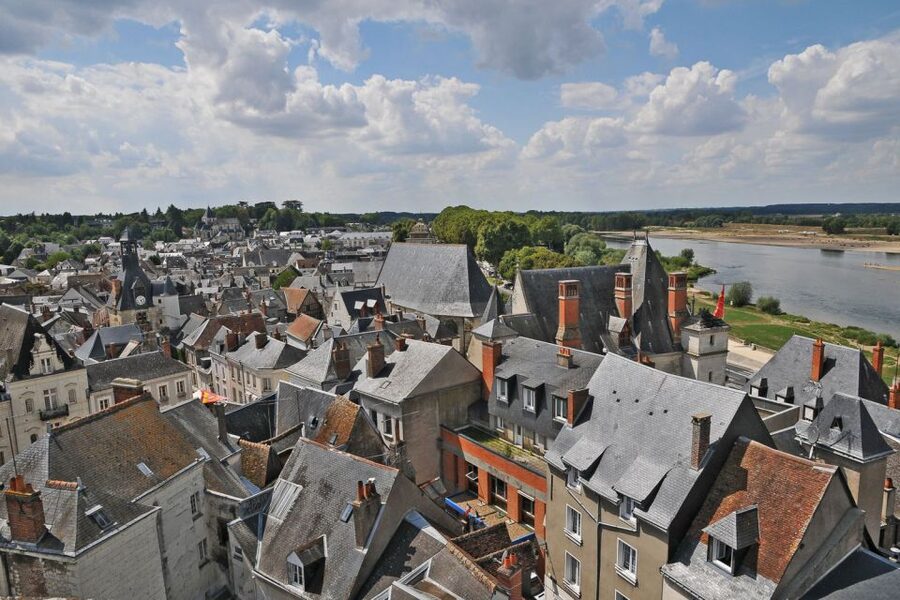 From Paris: Small-Group Loire Valley Castles Full-Day Tour - Château de Chenonceau: The River Bridge Castle + Court Life Clues