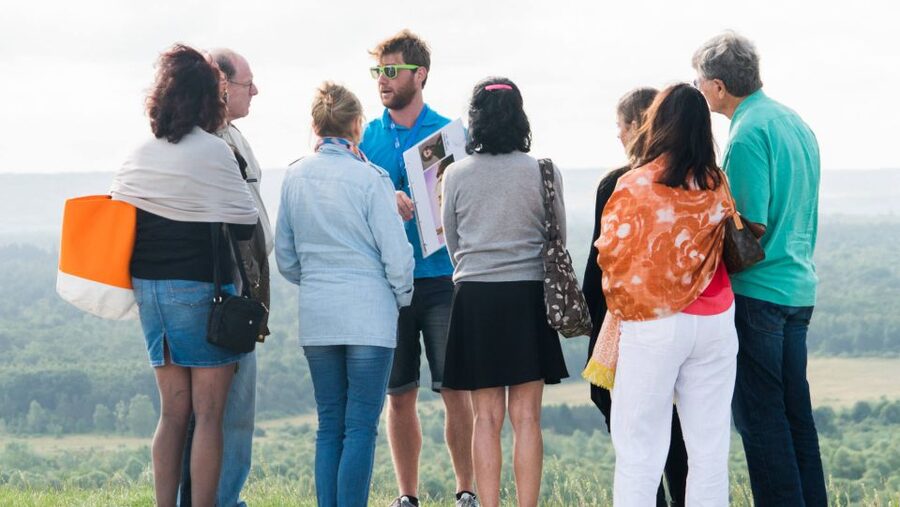 From Paris: Versailles and Giverny Full-Day Trip - The meeting point: find Café Dada Ternes and be early