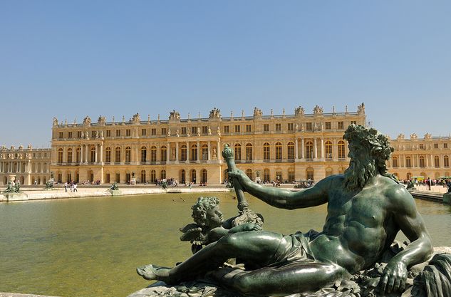 From Paris: Versailles Guided Tour by Deluxe Minibus - A half-day Versailles plan that actually feels manageable