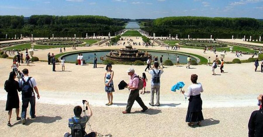 From Paris: Versailles Guided Tour by Deluxe Minibus - Getting there in a Deluxe air-conditioned minibus