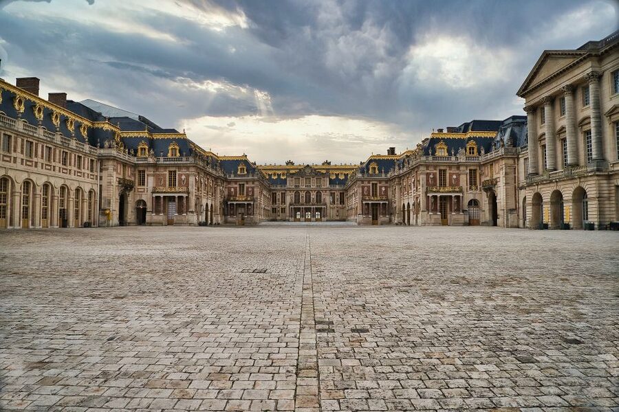 From Paris: Versailles Palace and Gardens Guided Experience - The pacing, walking, and comfort factor