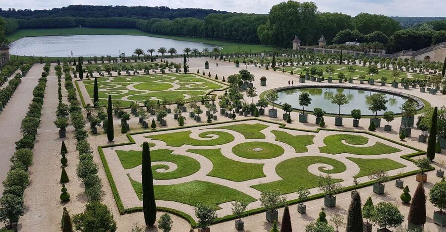 From Paris: Versailles Palace and Gardens Guided Experience - Who this Versailles tour is best for