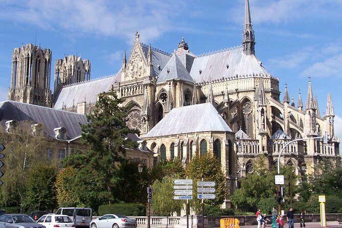 Full Day All-inclusive Tour in Champagne from Paris in a Minivan - Pommery Champagne Estate and the chalk pits finale