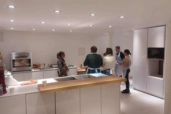 Fun Macaron Class for Families in Paris, Award Winning - The kind of souvenir you’ll actually use: recipe, techniques, and tasting