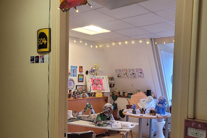 Fun Painting Class in a Professional Art Studio with a View - The pace: coffee breaks, chatting, and staying loose