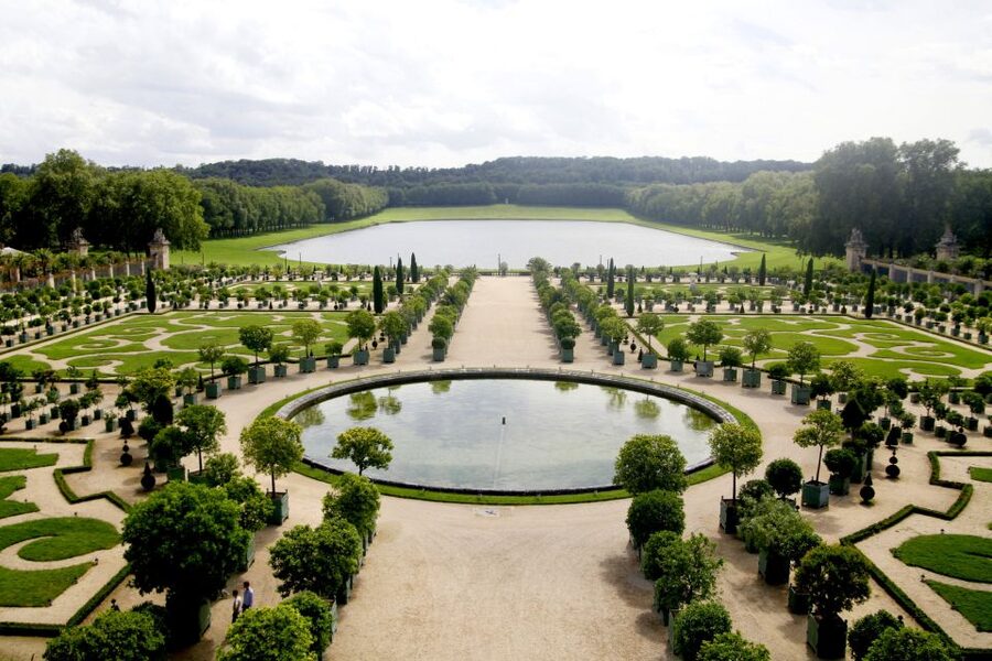 Gardens of Versailles Walking Tour & Palace Entry - Fountains and timing: one reason guides can make a big difference