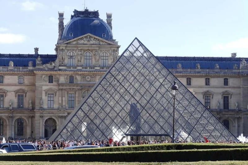 German private Walking Tour through Montmartre & Passages - Palais Garnier and the Phantom of the Opera connection