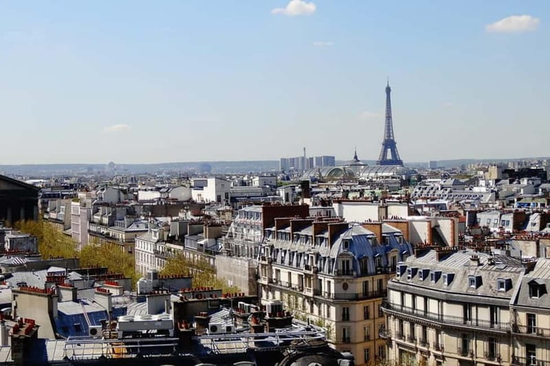 German private Walking Tour through Montmartre & Passages - Sacré-Cœur: famous stop, told with city texture