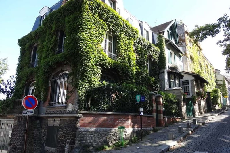 German private Walking Tour through Montmartre & Passages - Passage Jouffroy: 19th-century Paris in a quiet corridor