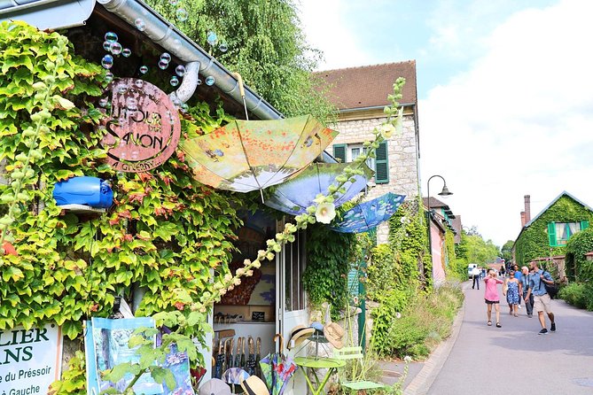 Giverny and Monet's Garden Half-Day Trip from Paris - Giverny village break: small-town air after big art
