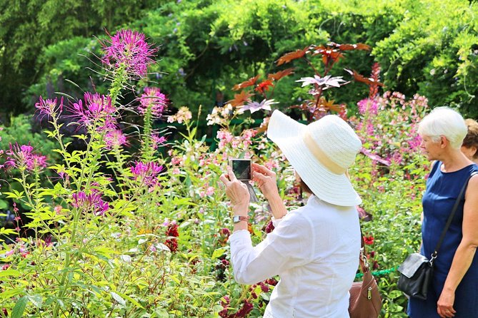 Giverny and Monet's Garden Half-Day Trip from Paris - The van ride from Paris: how to make the logistics work for you