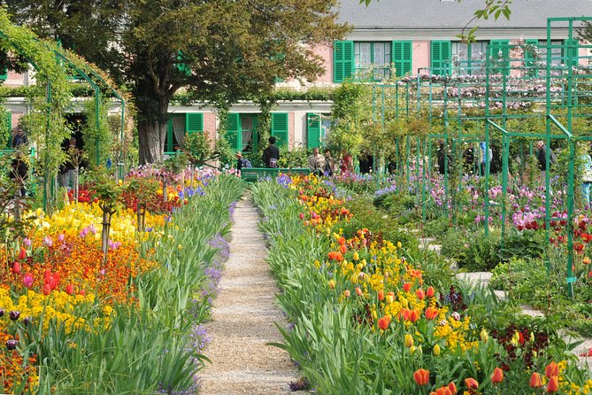 Giverny and Monet's Garden Half-Day Trip from Paris - Water Garden and Japanese Bridge: the lily-pond moment