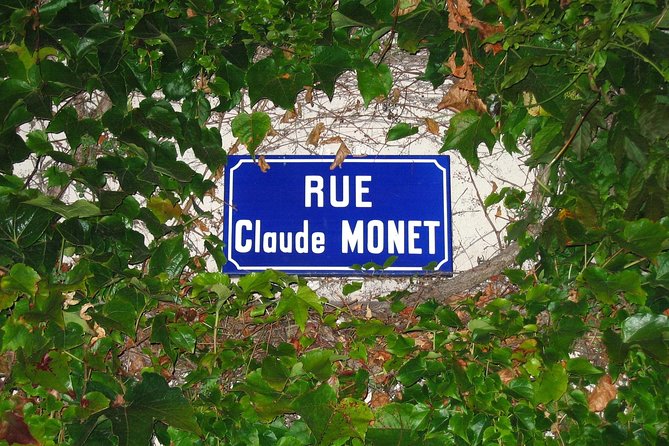 Giverny and Monet's House Half Day Trip from Paris Guide or Audio - Clos Normand: Willows, Bamboo, and a Photo-Friendly Pace