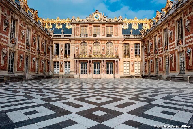 Giverny and Versailles Day Tour in a very small groupe from Paris - Stop 2: Fourges lunch break that actually refreshes you