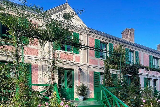 Giverny and Versailles Day Tour in a very small groupe from Paris - Getting moving from Paris at 8:30 (and why the meeting point matters)