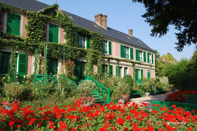 Giverny and Versailles Full Day Private Guided Tour wih Hotel Pickup - Versailles Gardens: Parterre d’Eau in a Focused 45 Minutes