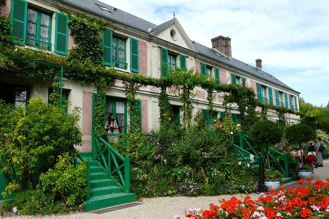 Giverny and Versailles Small Group Day Trip from Paris with Lunch - Inside Versailles Palace: Hall of Mirrors and the Royal Apartment Route