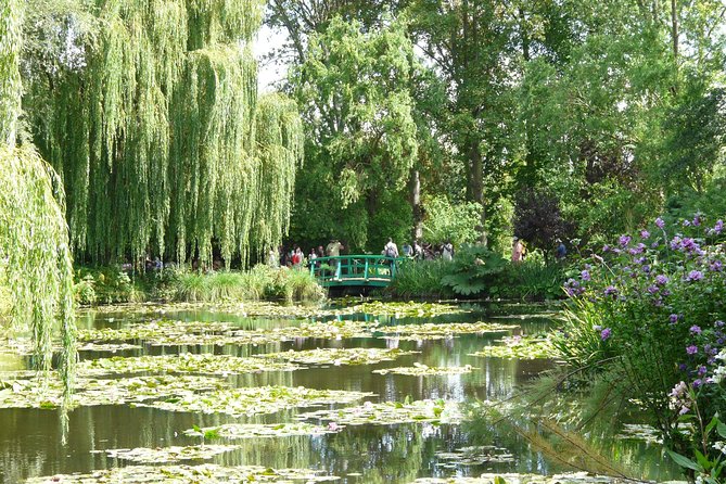 Giverny and Versailles Small Group Day Trip from Paris with Lunch - Versailles Gardens Outside: What You’ll See With the Given Time