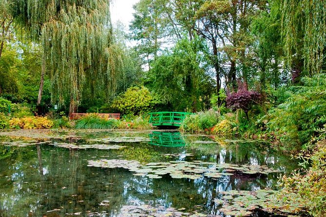 Giverny - Claude Monet's House & Gardens - Private Trip - Giverny Town Free Time: Lunch and Wandering Without Pressure
