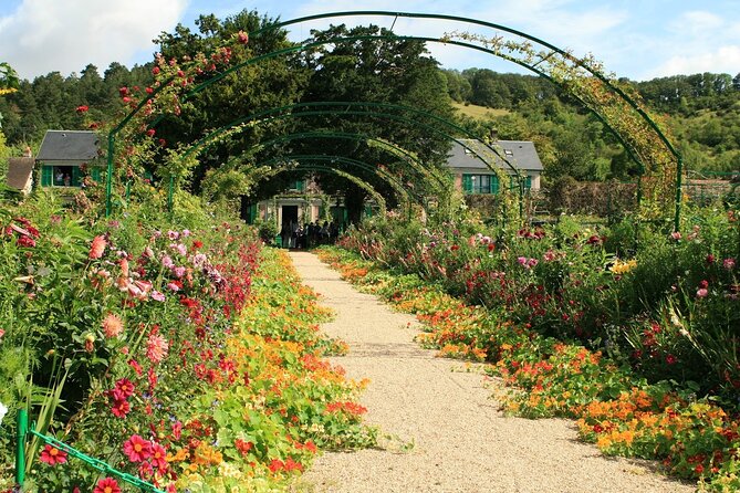 Giverny Half-Day Guided Tour from Paris - Why Giverny works best with a private guide