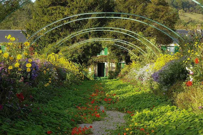 Giverny Half Day Guided Trip with Monet's House & Gardens from Paris by minivan - Timing and crowd reality: how your half day can feel