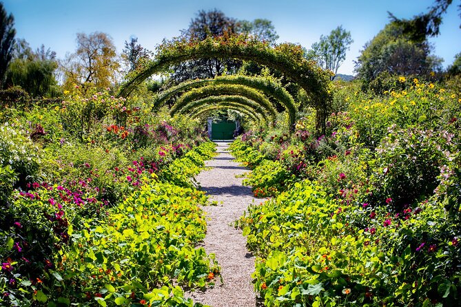 Giverny Half-Day Small-Group Tour from Paris – Max 7 Guests - Meeting at 8:00 and the drive: Impressionism talk on the way out
