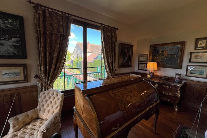 Giverny Monet House Half Day Private Guided Tour from Paris - Weather and flexibility: planning for a day trip reality