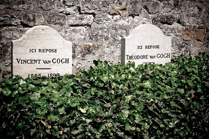 Giverny Monet's Garden & Auvers-sur-Oise with Van Gogh House Full Day From Paris - Vincent’s grave at Tombe de Vincent van Gogh