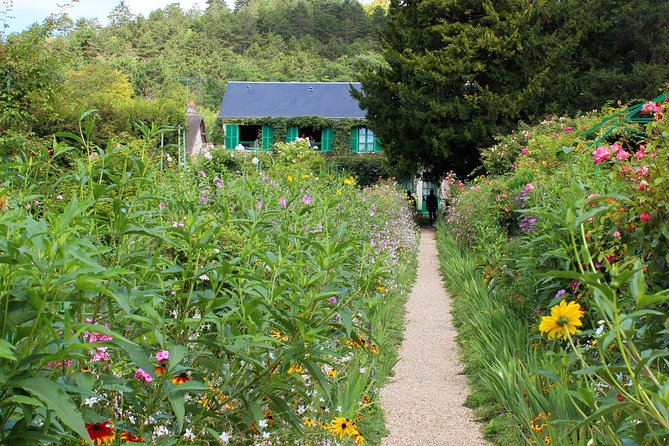 Giverny Monet's Home & Versailles Palace Day Trip from Paris - Key things you’ll notice on this tour