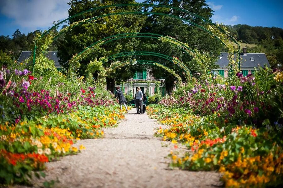 Giverny: Monet's House and Gardens Guided Tour - Giverny, Monet, and why a guide changes everything