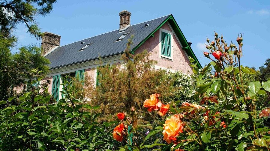 Giverny : Monet's house & Gardens Private tour from Paris - The short Giverny moment: a quick sense of place