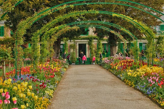Giverny Monet's House & Versailles Palace Private Day Trip from Paris - Versailles Palace: Royal Apartments and the Hall of Mirrors