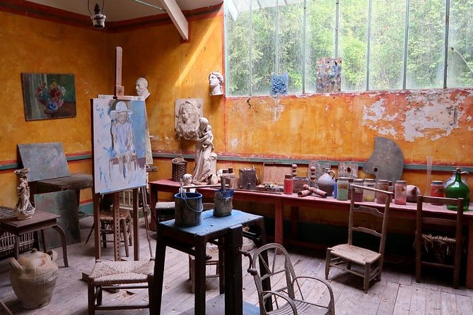 Giverny Private Tour: Monet's House & Garden - Giverny: the small town stop that sets the artist mood