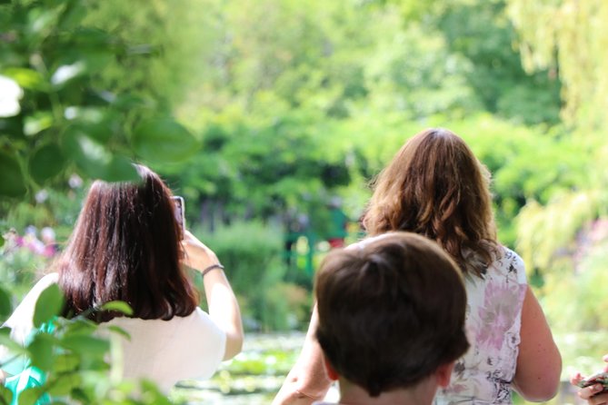 Giverny's House & Gardens plus Versailles Palace Day Trip with Lunch from Paris - Who should book this tour