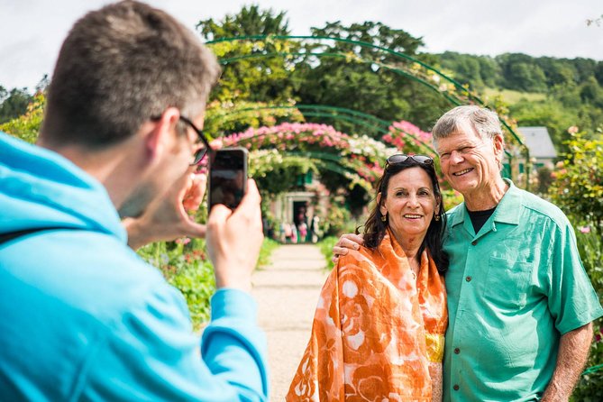 Giverny Small-Group Half Day Trip with Monet’s Gardens from Paris - Why this small-group Monet trip feels smarter than going on your own