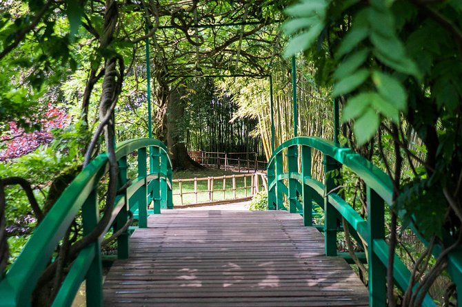 Giverny Small-Group Half Day Trip with Monet’s Gardens from Paris - Stop 2: The Japanese water garden and Monet’s water-lily obsession