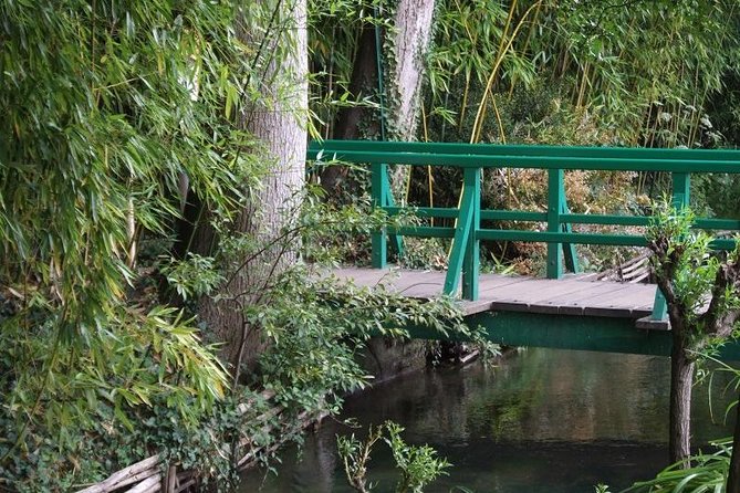 Giverny Small-Group Minivan with Hotel Pickup or Meeting Point - Giverny Village Time: Lunch Without Being Rushed