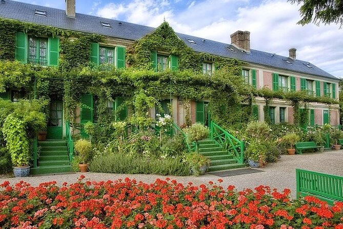 Giverny & Versailles Day Trip From Paris with Professional Guide - Meeting at 6 Rue de lAmiral de Coligny and Getting Moving Fast