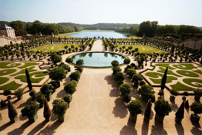 Giverny & Versailles Private Day Tour with Lunch from Paris - Private Minivan Comfort and Hotel Pickup from Central Paris