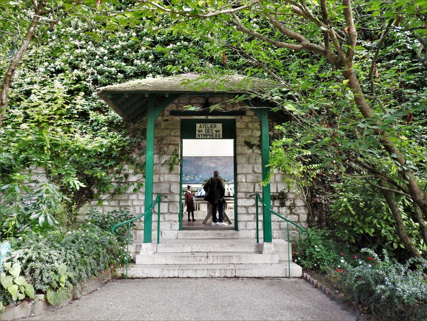 Giverny Village Walking Tour & Skip-the-Line to Monet Garden - Key things to know before you go